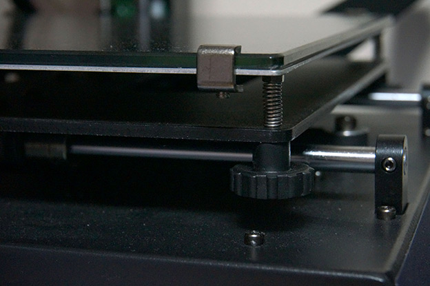 У Anycubic рама выполнена из цельного куска алюминия